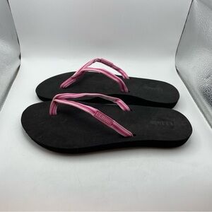 L.L Bean women’s pink strappy thong sandals size 8